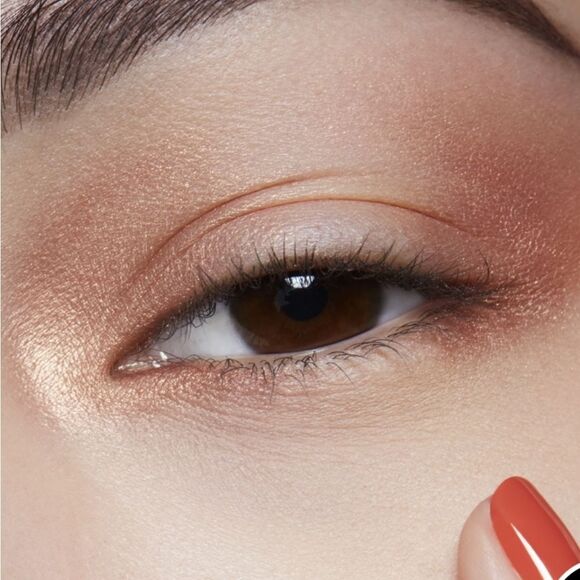 Mac Cosmetics Frost Eyeshadow - Picture 7 of 9